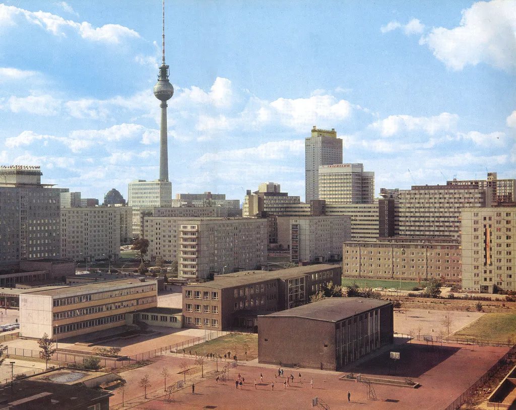 Fernsehturm in 1970, image obtained from Deutsche Digitale Bibliothek